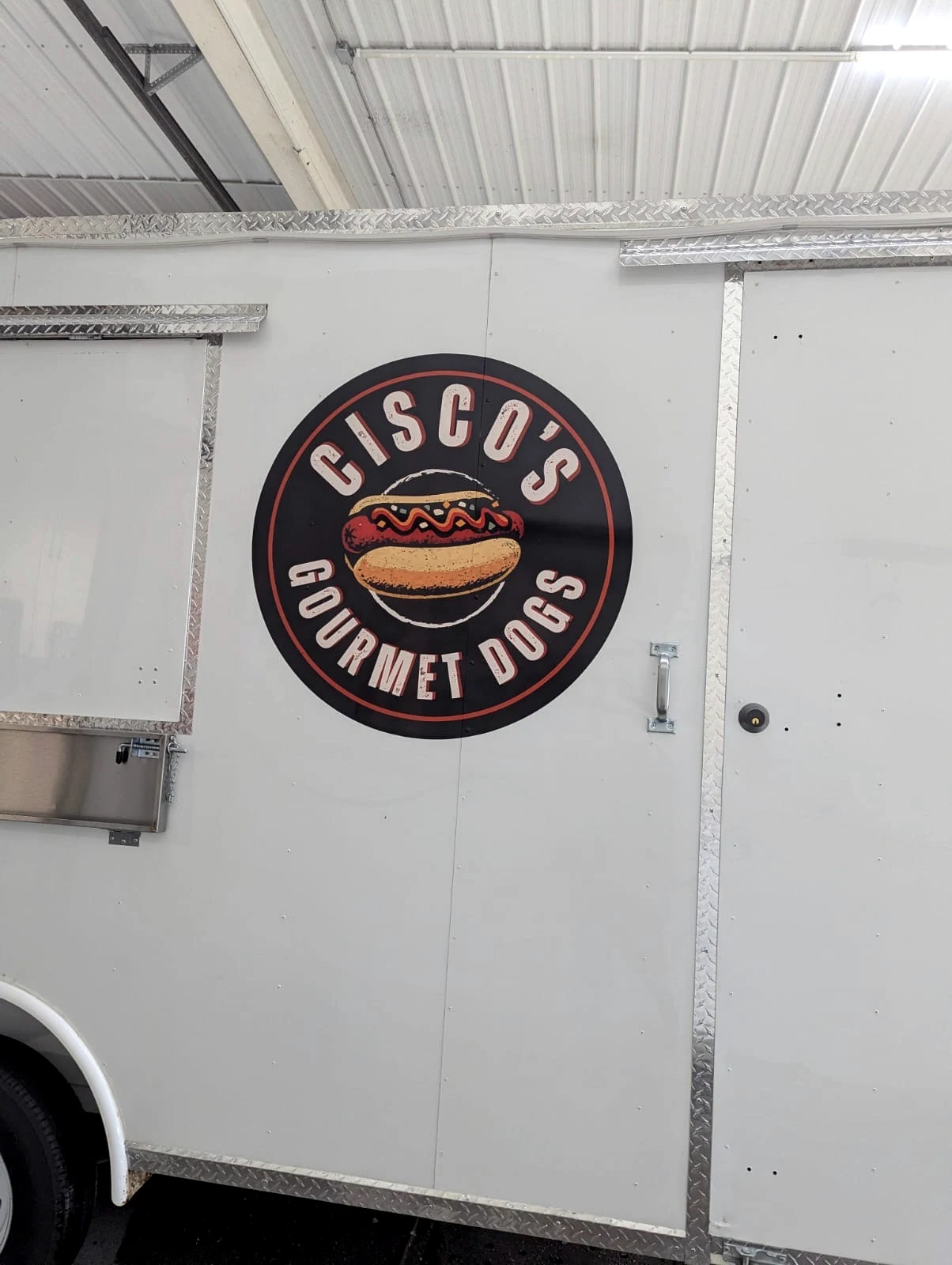 Gisco's Gourmet Dogs trailer decal